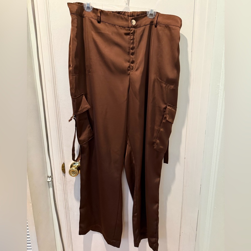 NWT Nina Parker Trendy Women’s Plus Size Satin Cargo Wide-Leg Pants